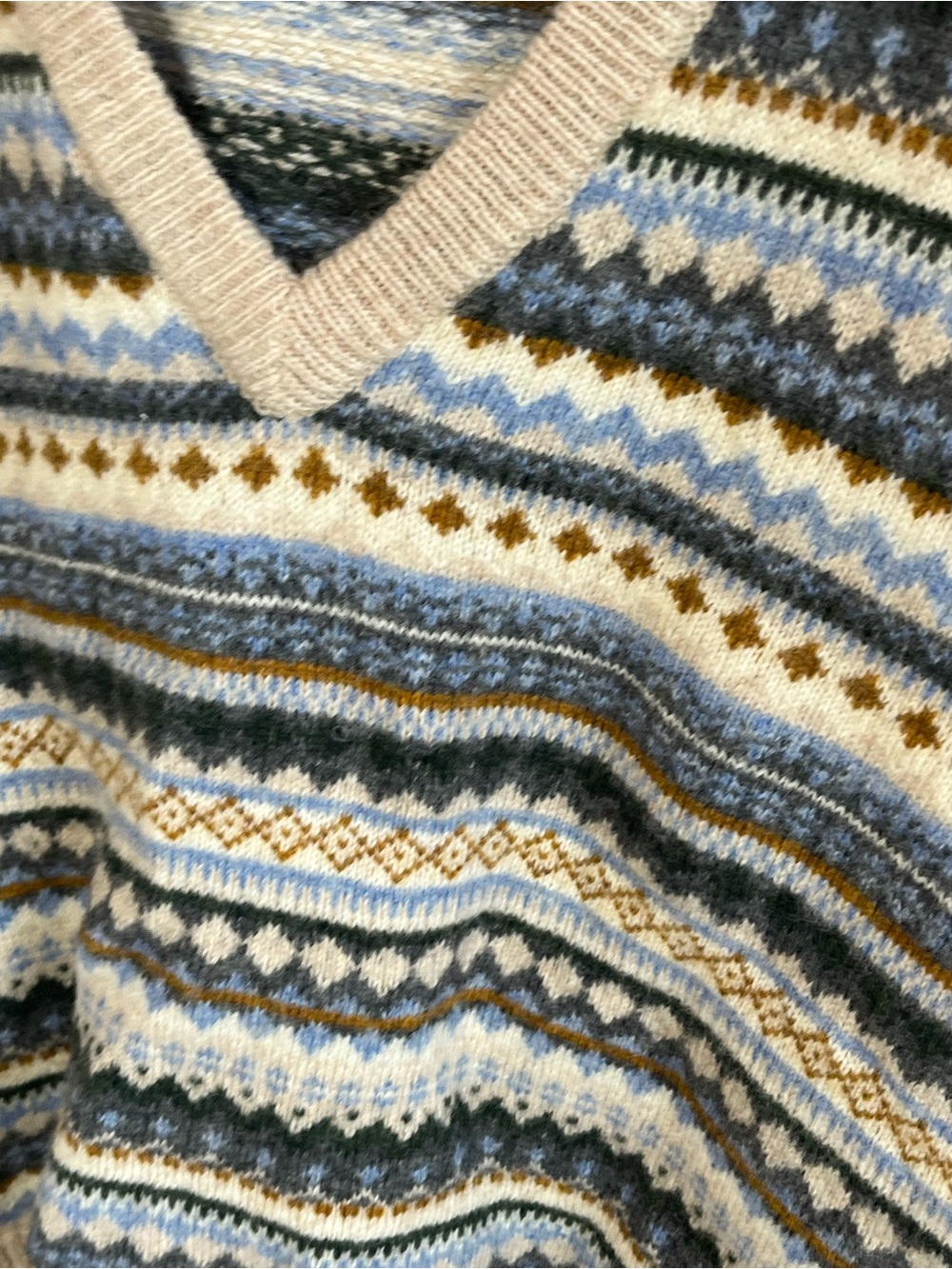 Simon’s Shetland Wool Sweater Vest - Picture 3 of 4